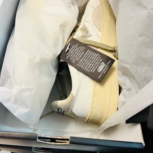 4B12 SNEAKERS HYPER-D100